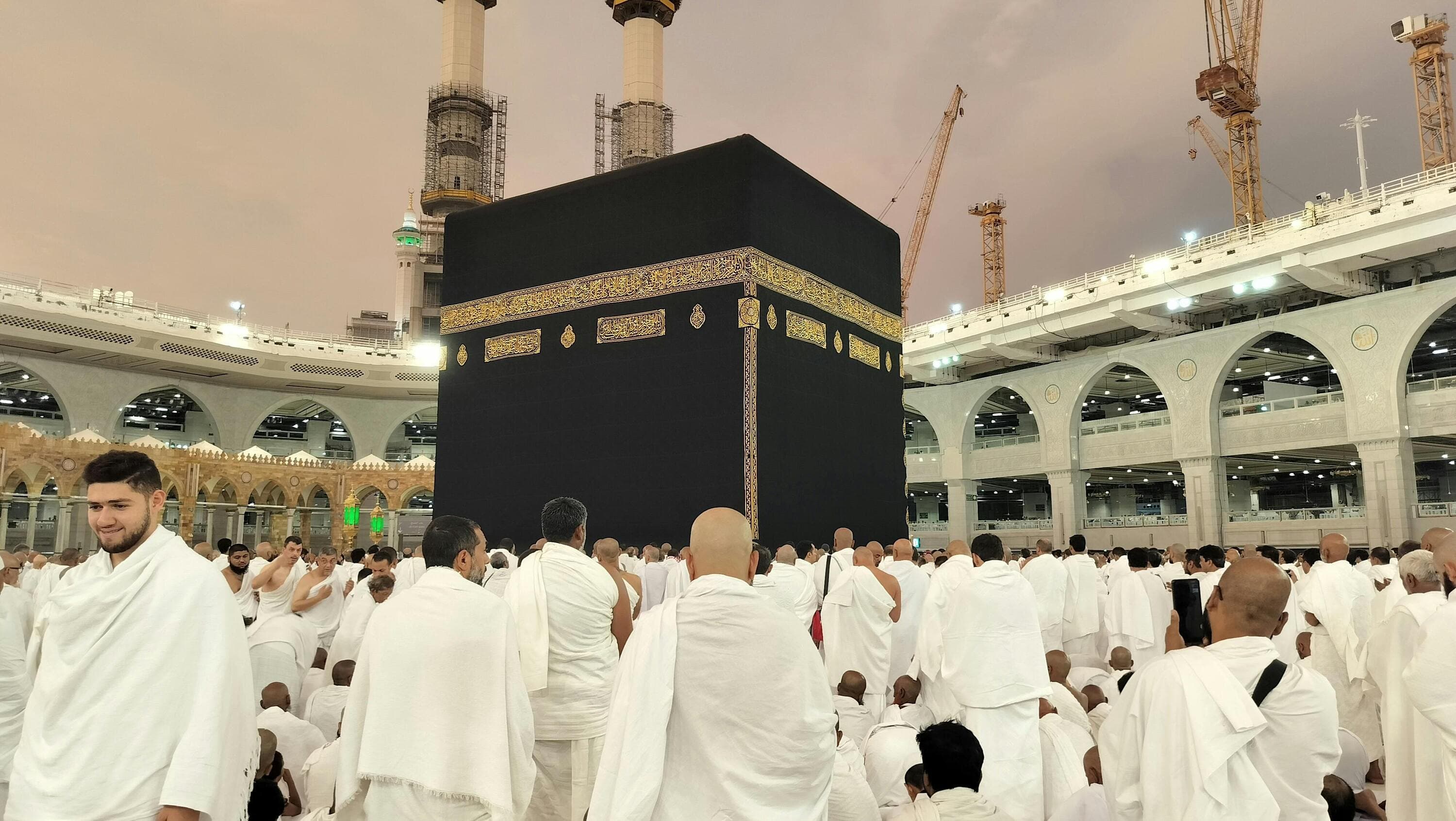 Perbedaan Ibadah Haji dan Umroh, Pilih yang Mana Dulu?