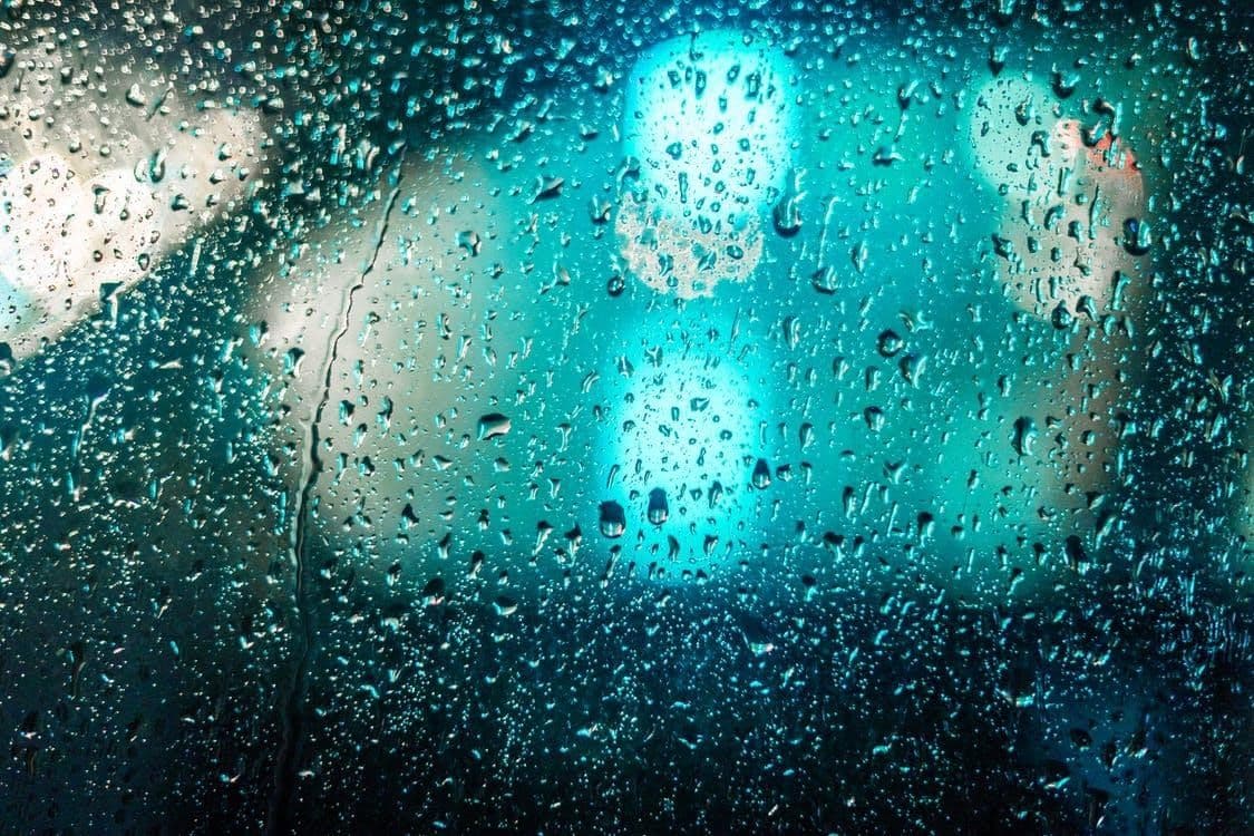 4 Makna Lagu November Rain, Playlist Favorit Bulan November