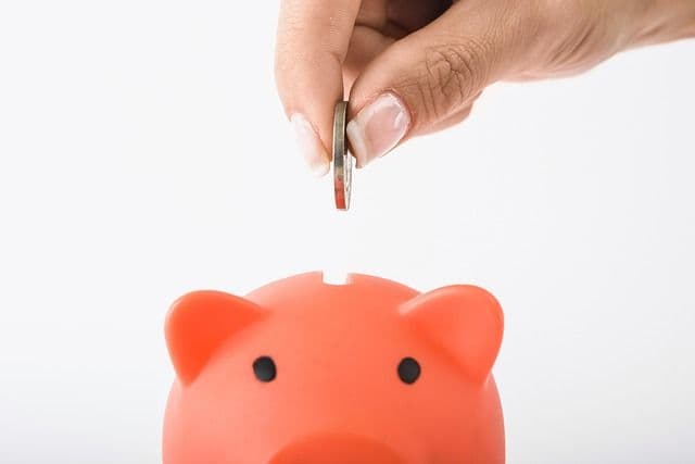 Perbedaan Tabungan dan Investasi untuk Atur Keuangan
