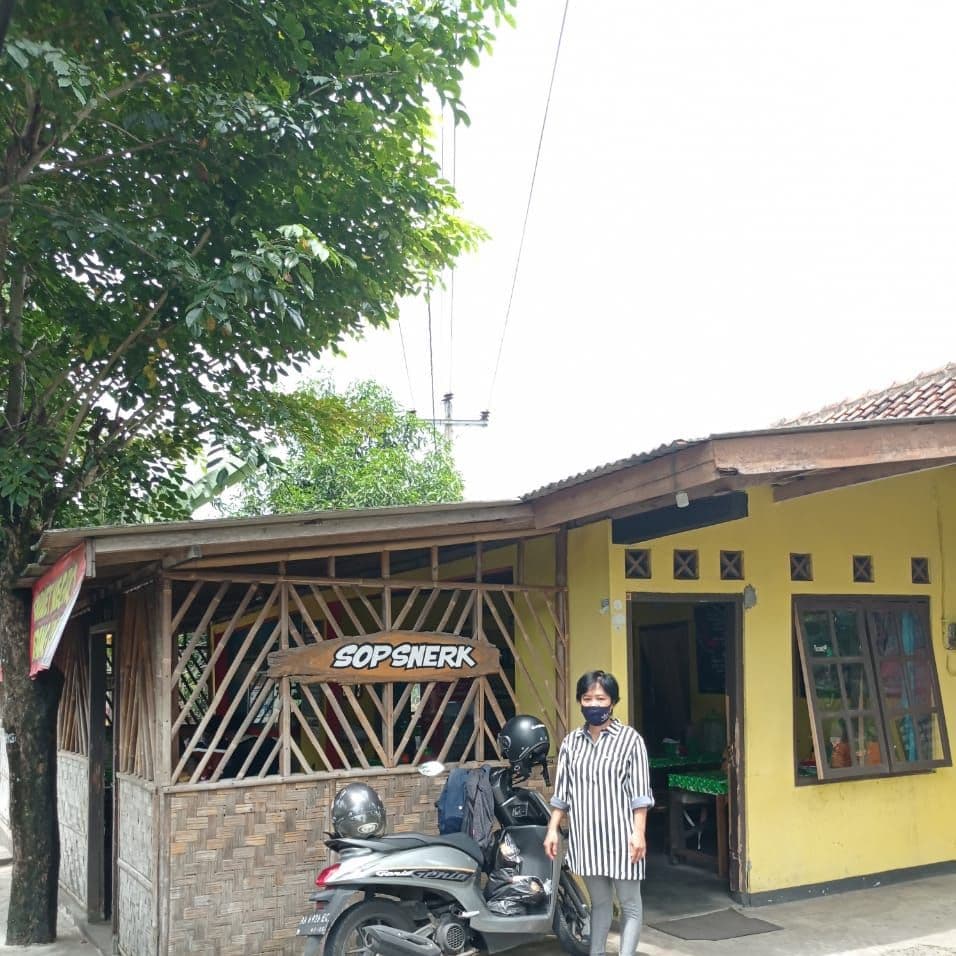 Rubiyem: Rezeki Pinarak Dari Semangkuk Sop Senerek